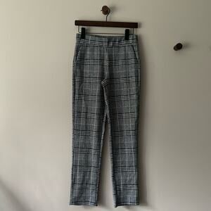 CROSBY BLACK AND WHITE PLAID PULL ON PANTS / TROUSERS SIZE SMALL